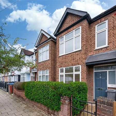 Spacious Family Home With Games Room & Garden London Exterior photo