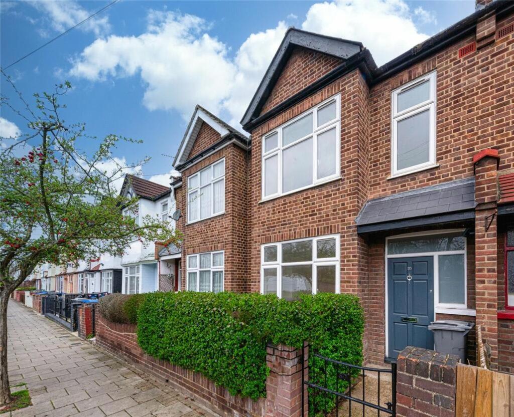 Spacious Family Home With Games Room & Garden London Exterior photo