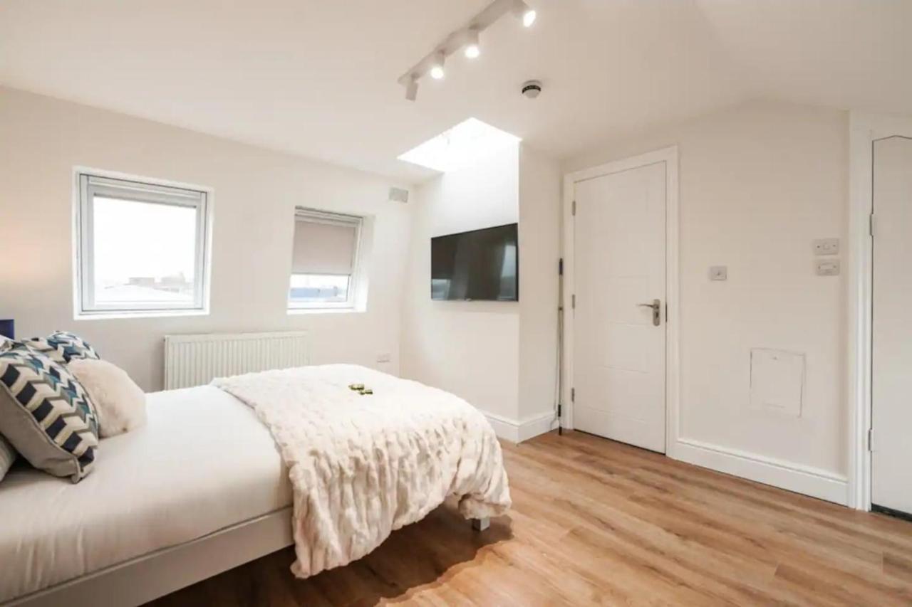 Spacious Family Home With Games Room & Garden London Exterior photo